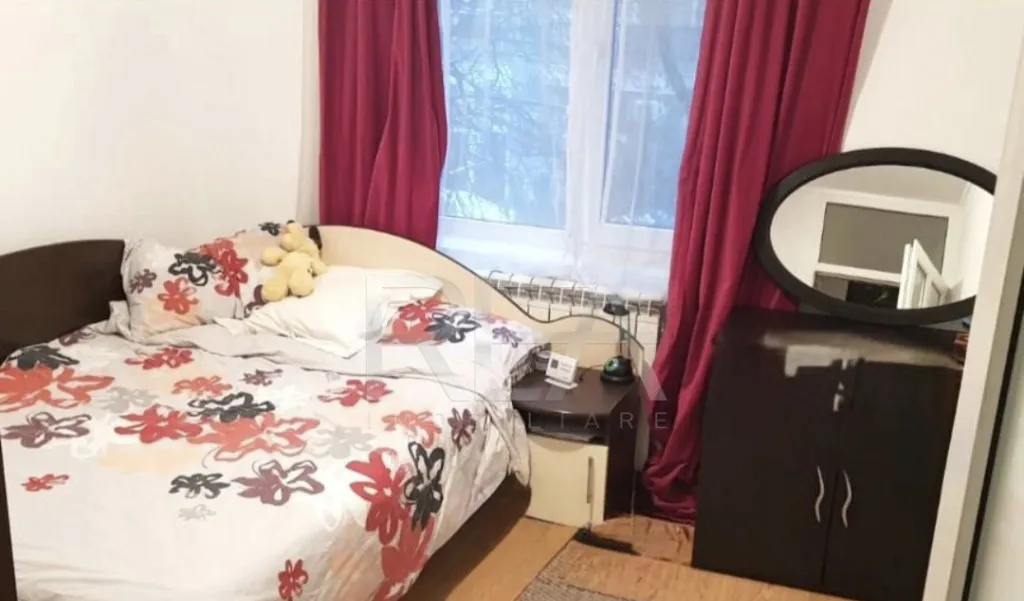 2 camere decomandat et 1/8 centrala Gorjului Str Moinest