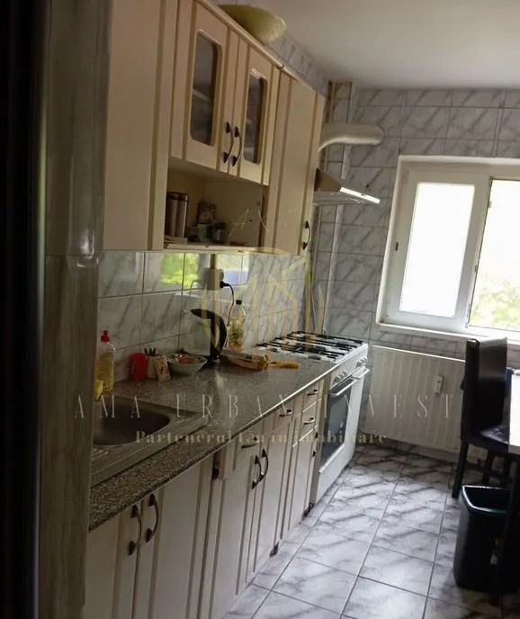 Basarabiei 2 Camere decomandat Bloc Reabilitat Part