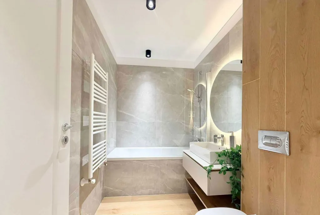 Apartament de 3 camere Urban Plaza