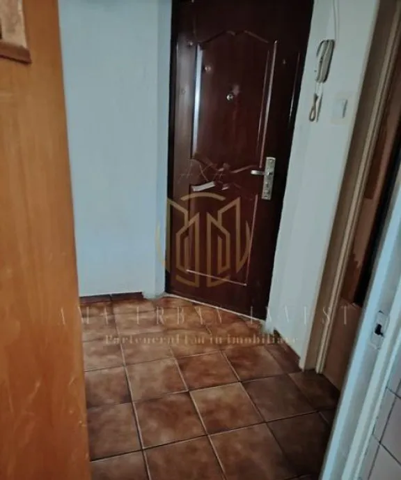 3 Camere Decomandat Metrou 1 Decembrie Bloc Reabilitat