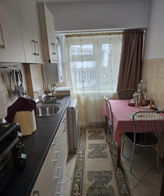 Apartament 3 camere central in conditie foarte buna etaj in