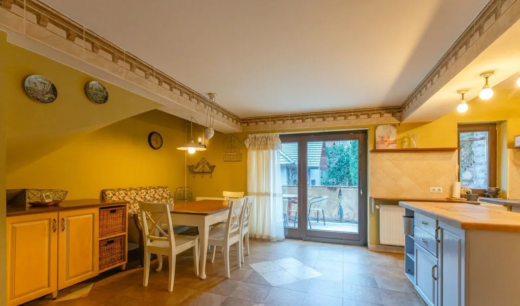 Casa individuala cu 7 camere langa afi Mall ideala