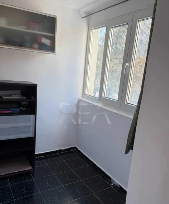 4 camere Dristor decomandat et 1 an 1983 metrou 81 mp anvel