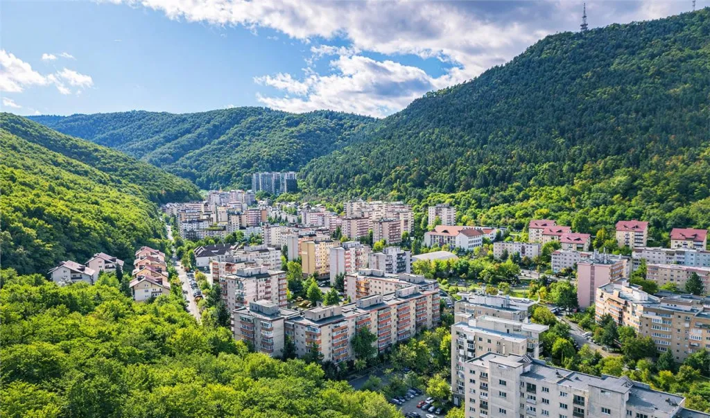 Panorama superba 4 camere 2 bai 2 balcoane Racadau Bras