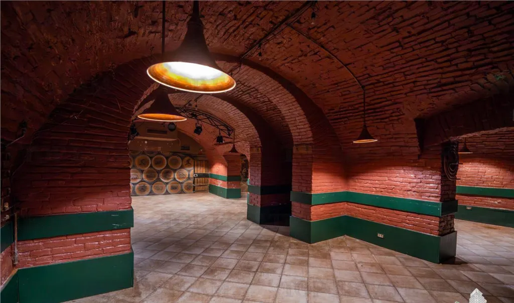 Proprietate Piata Unirii teren 1000mp 2 constructii