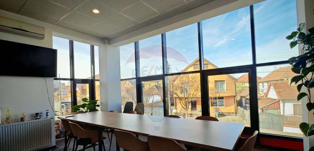 Cladire de birouri de 943 29mp de vanzare in zona Hipod