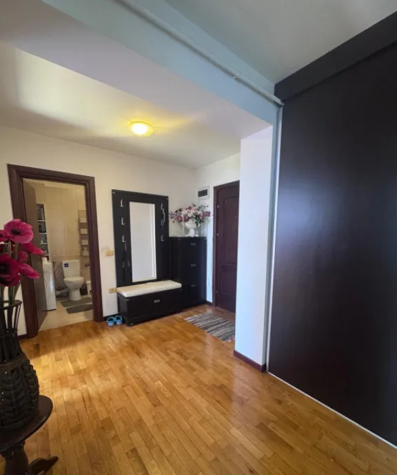 Doua cladiri de birouri de vanzare 116 mp I Curte I Central