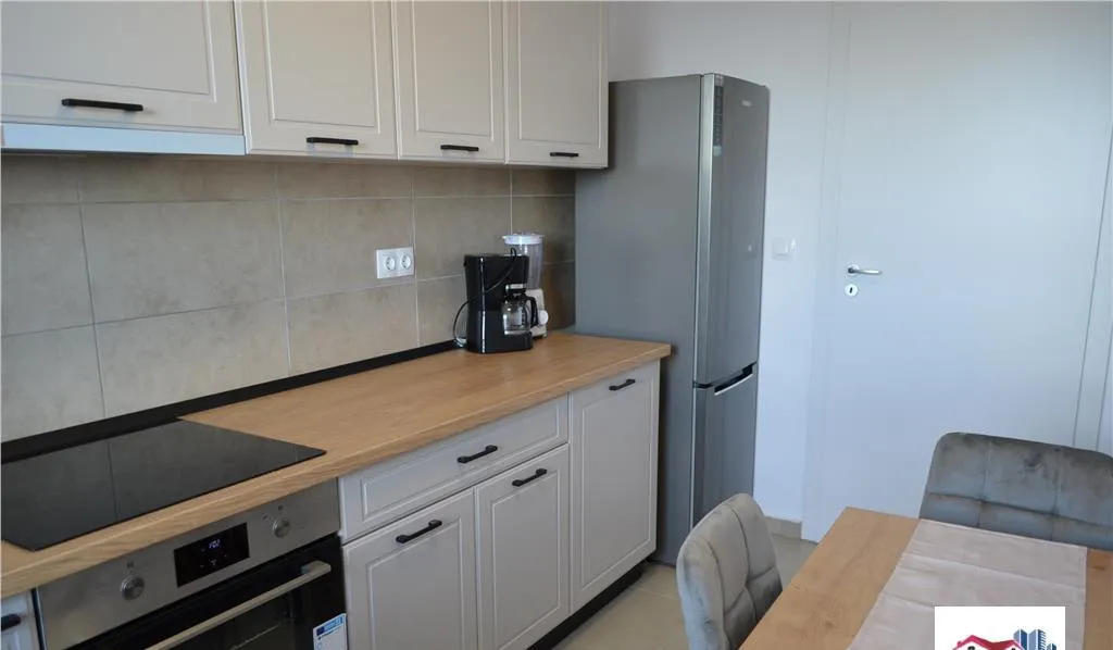 Ap 2 Camere Mobilat si Utilat cu Parcare Privata de Inchiri