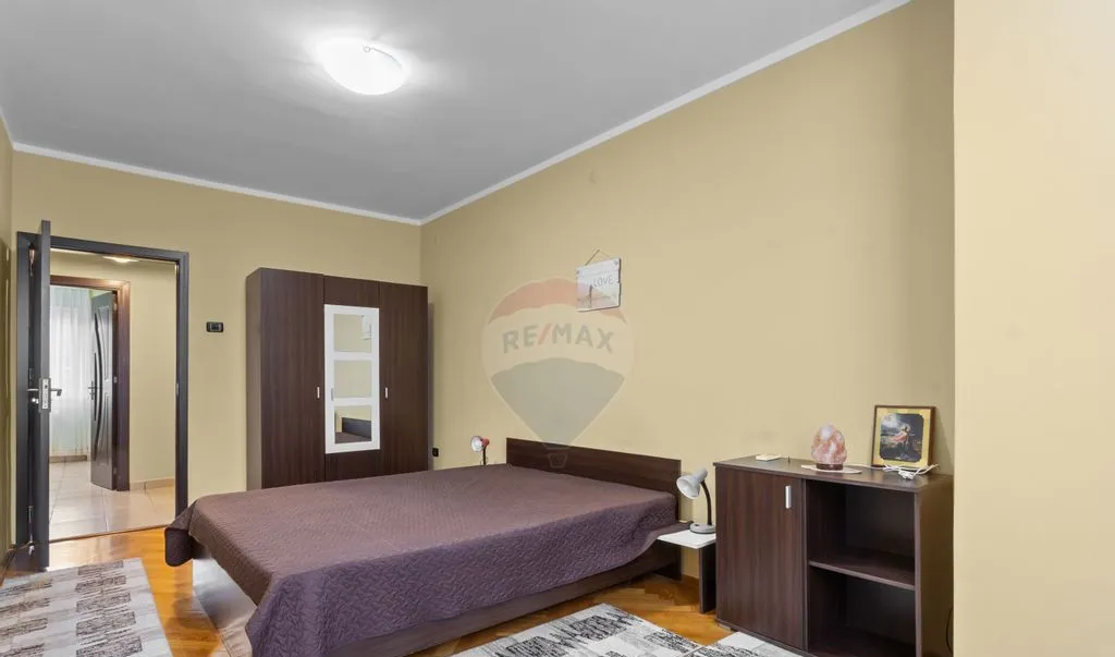 Apartament spatios cu 2 camere de inchiriat in zona Po