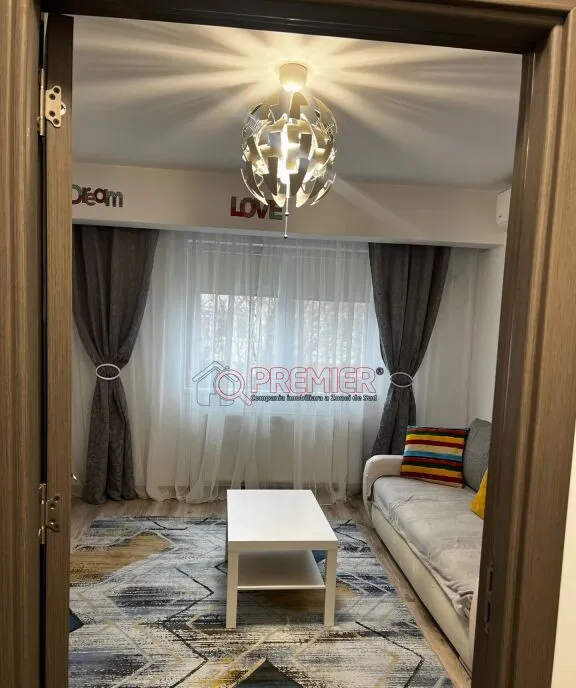 Piata Resita apartament modern 3 camere