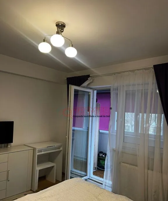 Piata Resita apartament modern 3 camere