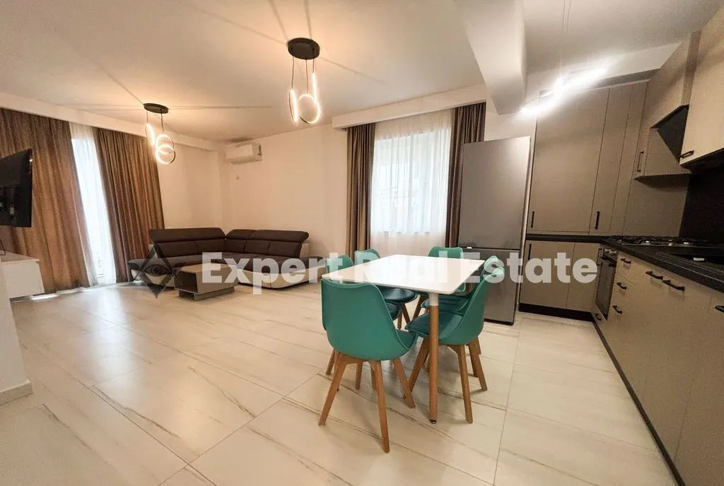 Apartament 3 camere prima inchiriere curte 100 mp