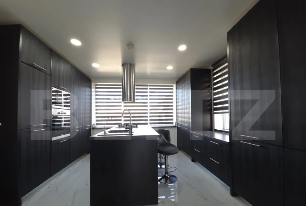 Confort Modern si Facturi Zero Vila Unica cu Vitraje Mar