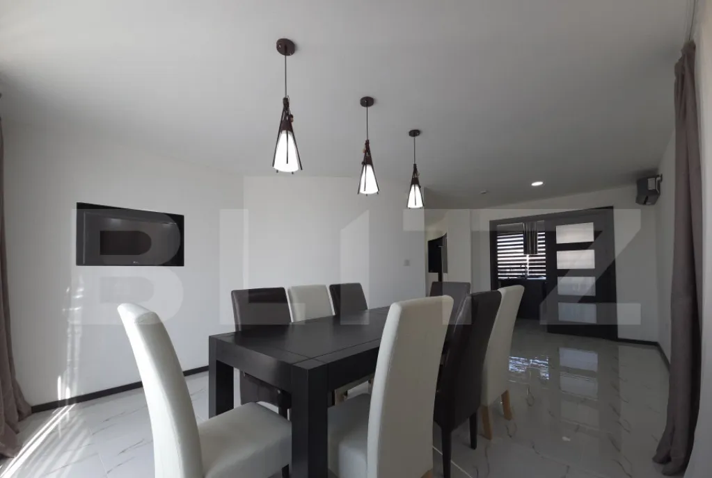 Confort Modern si Facturi Zero Vila Unica cu Vitraje Mar