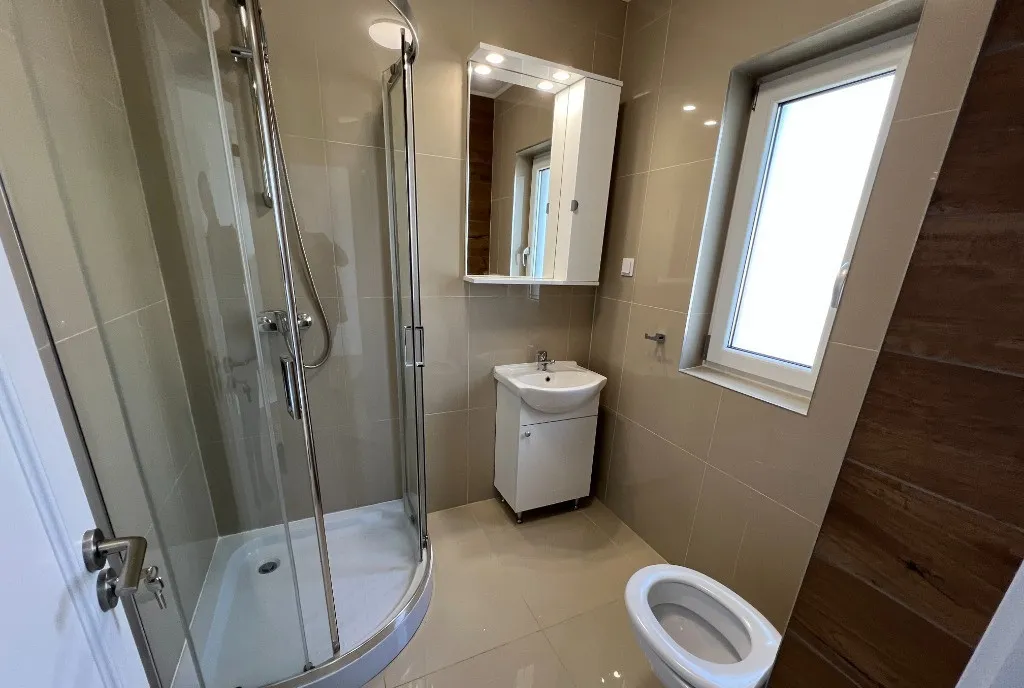 Inchiriez casa 4 camere decomandate tip duplex zona Selimbar