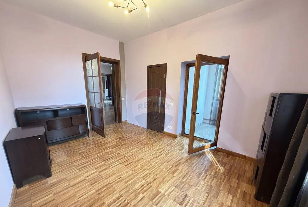 Casa / Vila Individuala -Strada Ronda Bucuresti D