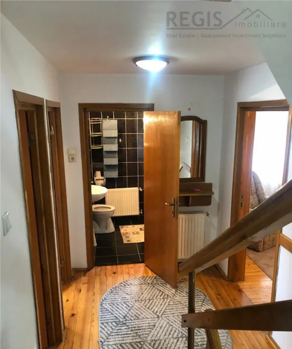 Casa cu 5 Camere 3 Grupuri sanitare Parcare C