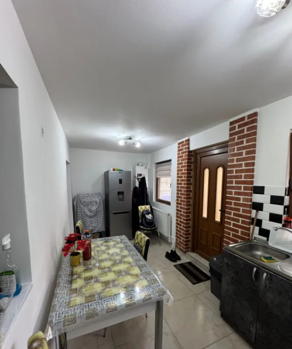 Casa de vanzare 35 mp zona Valea Rosie Parcul Mare