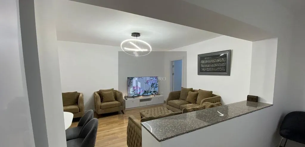 Garsoniera renovata 35 mp/ Metrou 1 decembrie la 3 minute