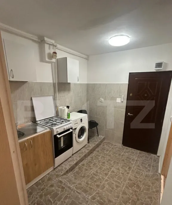 Garsoniera cu baie proprie 24 mp etaj 2 centrala mobilat