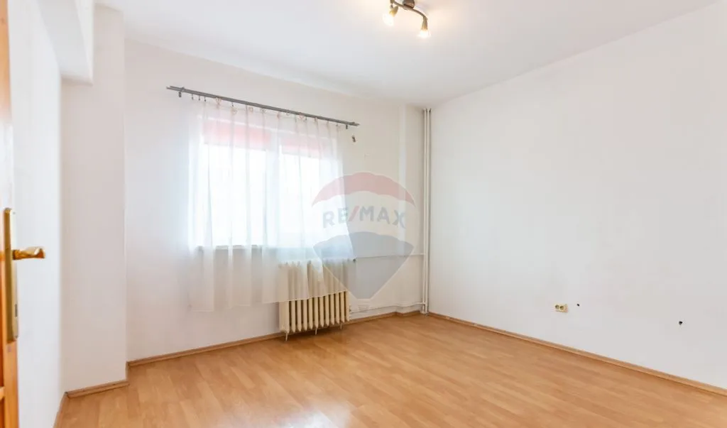 Apartament 2 camere decomandat de vanzare - Calea Mos