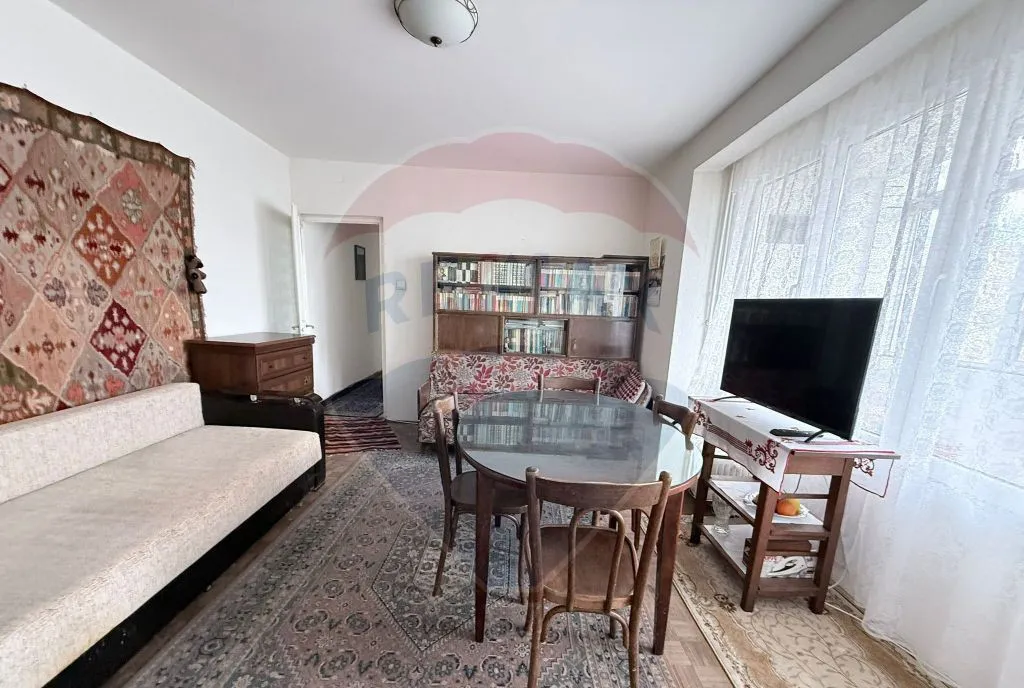 Apartament de vanzare 2 camere Bloc anvelopat Piata