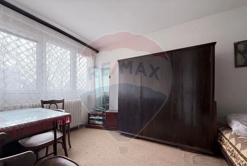 Apartament de vanzare 2 camere Bloc anvelopat Piata