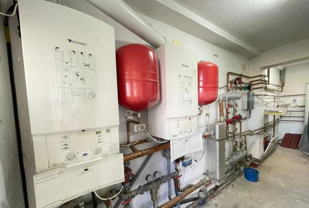 Afacere la cheie Pensiune cu restaurant la DN7 22 camere