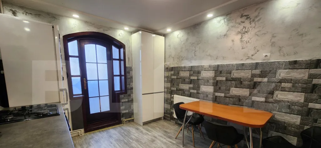 Apartament 4 camere 75 mp utili zona Tudor Shopping City