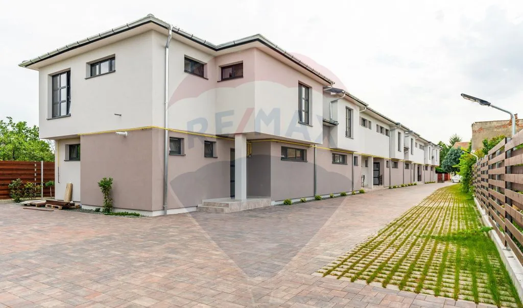 Apartament cu terasa si 2 parcari Complex nou central