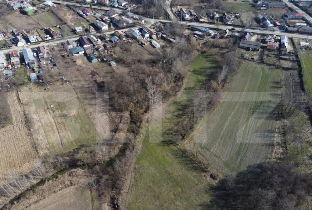 Domeniu privat 3 800 mp - centru conectivitate excelenta