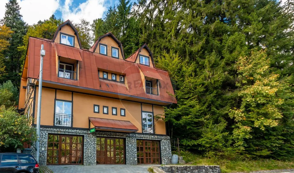 Vila/Pensiune de vanzare in Sinaia - 450 mp langa