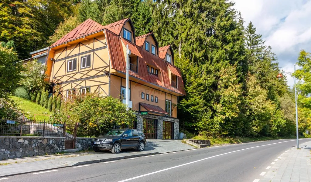 Vila/Pensiune de vanzare in Sinaia - 450 mp langa