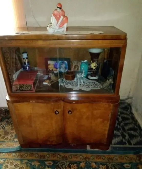 Vitrina cu platforma rotativa