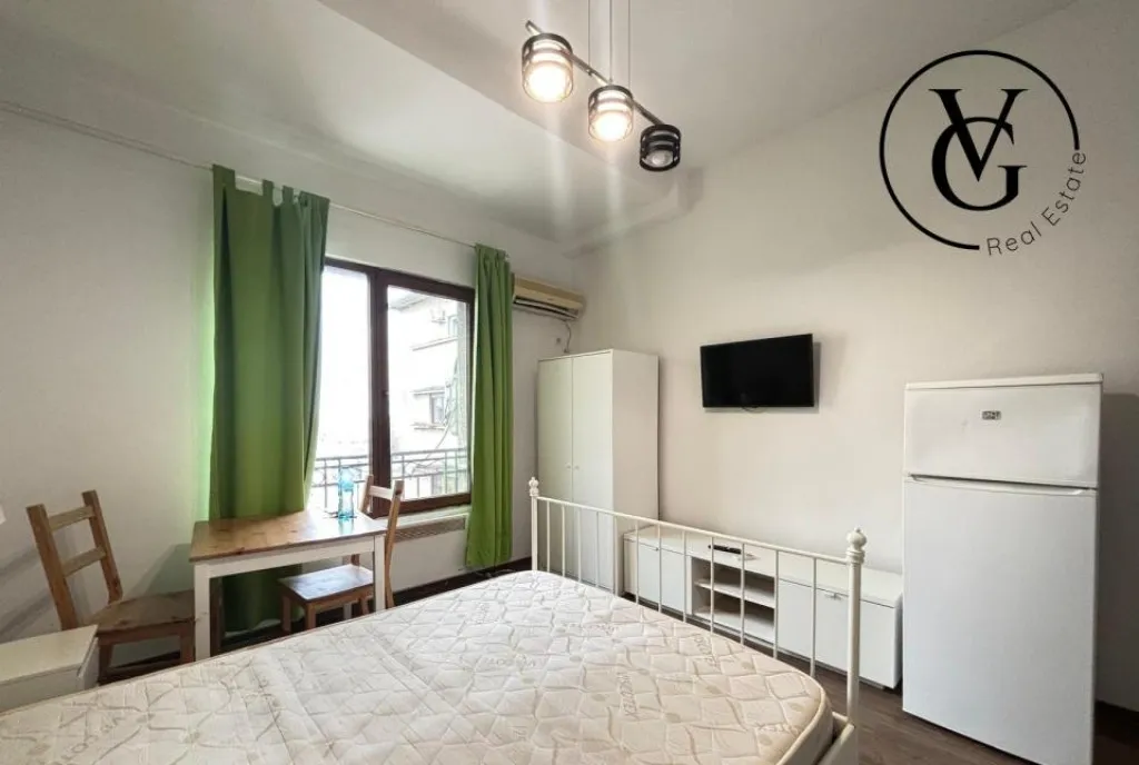 Garsoniera Universitate Biserica Italiana