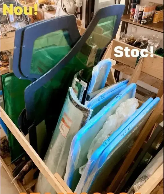 Geam stanga dreapta 3cx 4cx jcb parbriz 3cx 4cx