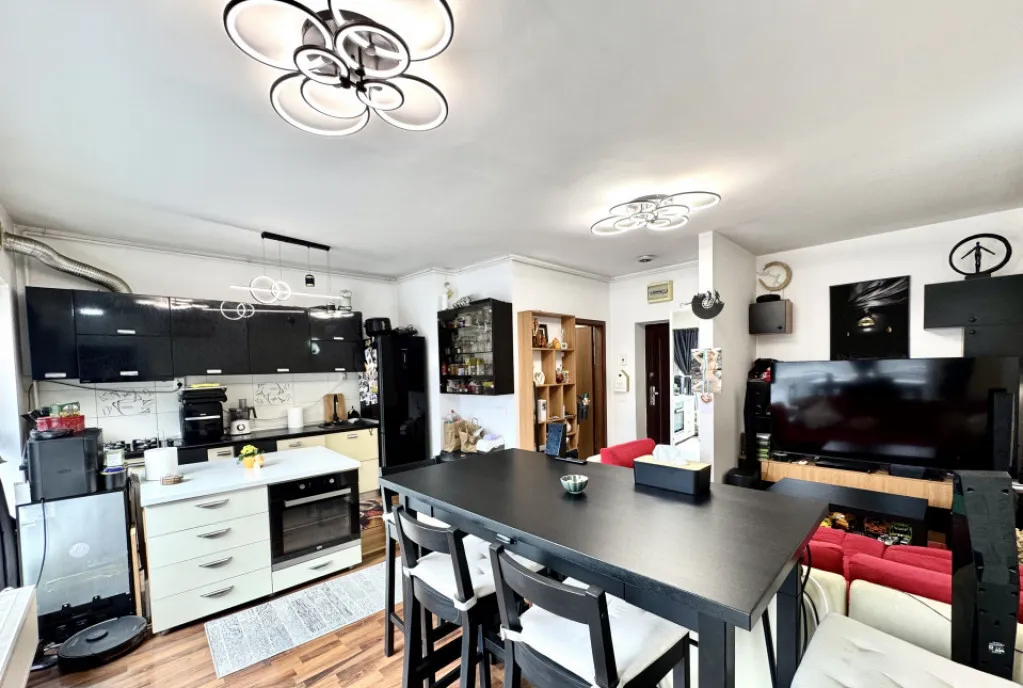 Apartament 3 camere mobilat decomandat parcare Titan