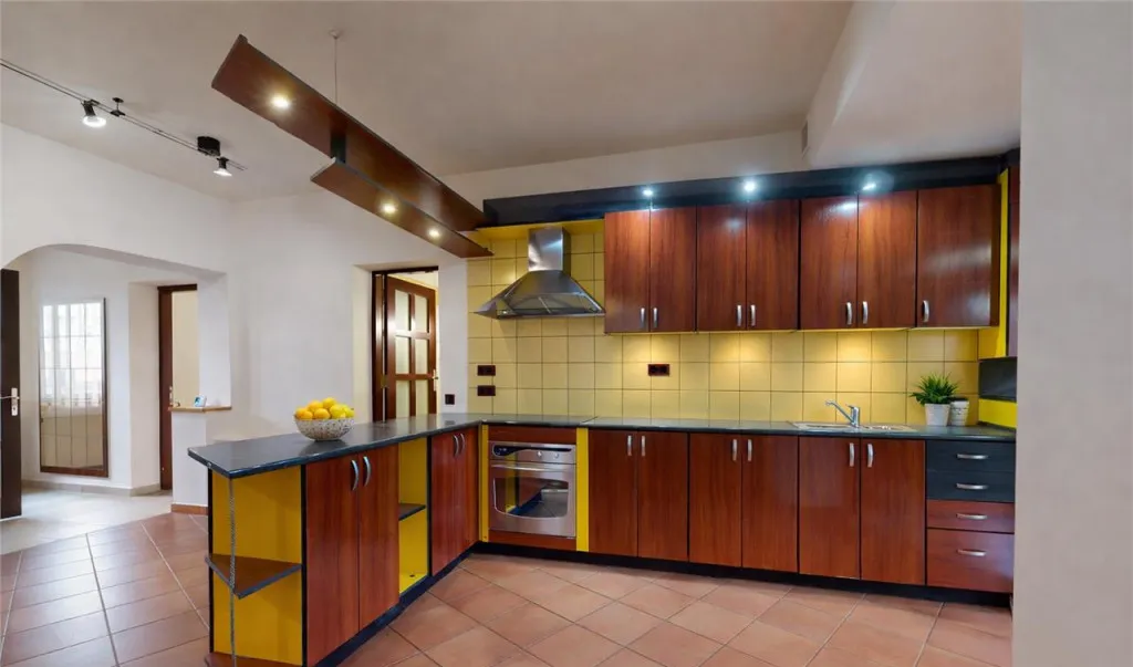 Volum arhitectural remarcabil Sediu firma Clinica Investiti