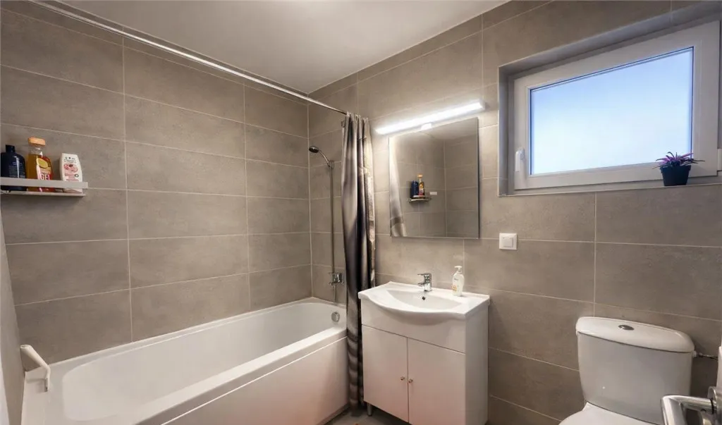 Rezidenta deosebita curte proprie loc de parcare Liziera