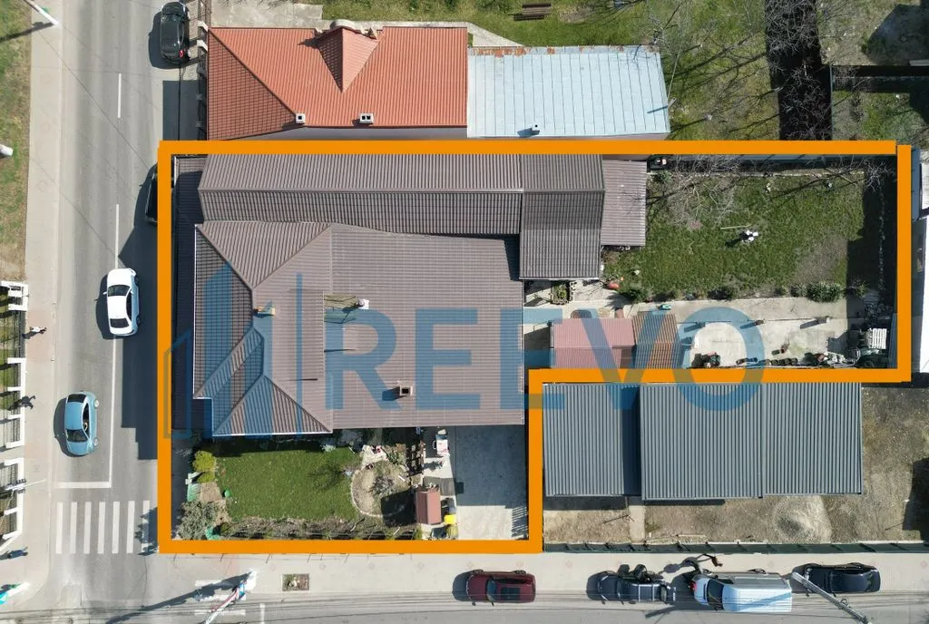 Cladire si teren pentru investitie central Roman