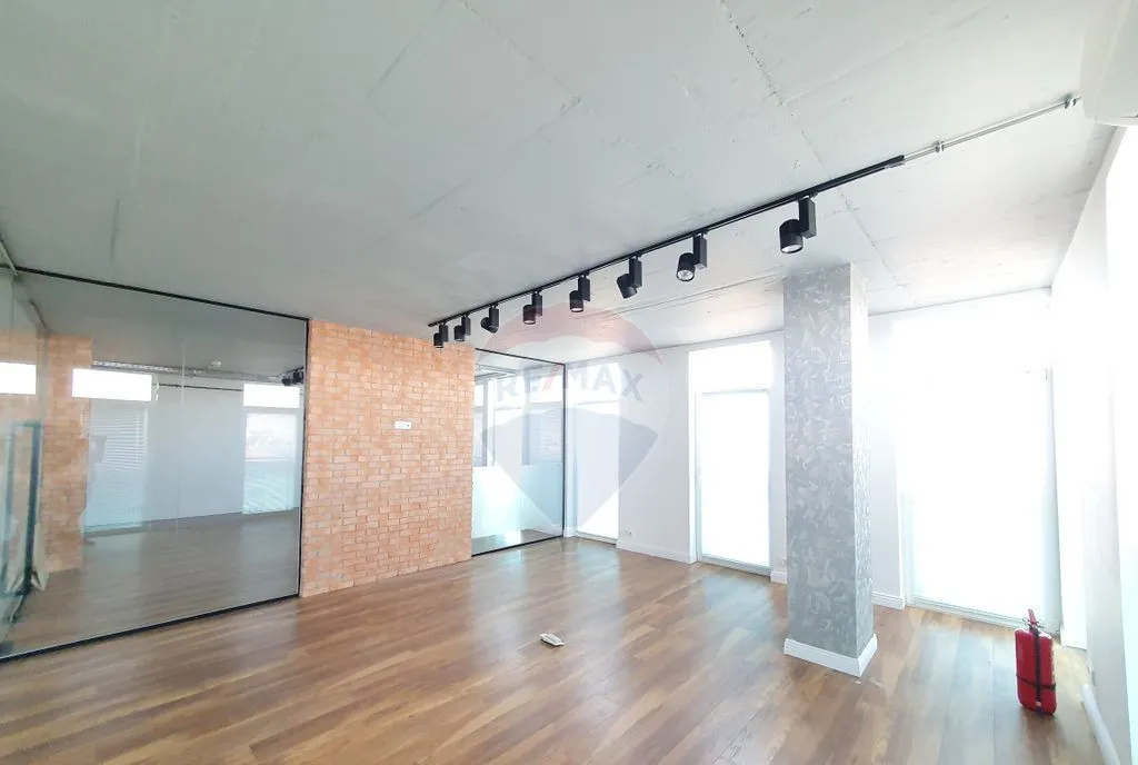 Birou modern 151 mp in Arad Plaza 2 locuri de parcare