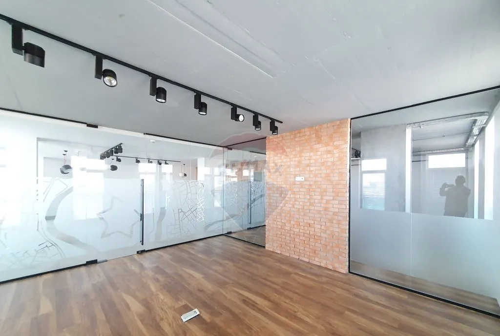 Birou modern 151 mp in Arad Plaza 2 locuri de parcare