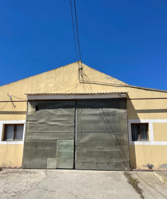 Hala situata in Ovidiu