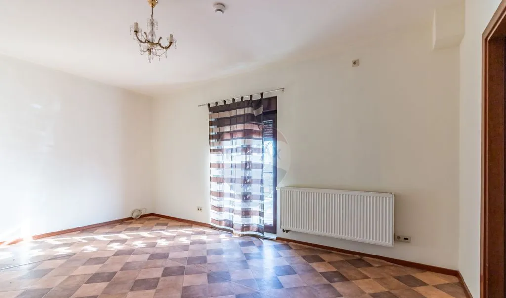 Casa / Vila de vanzare in Tunari centru parc autobuz