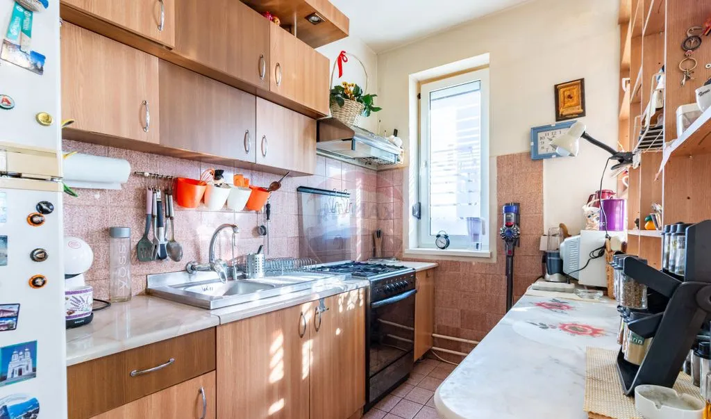 Casa / Vila cu 4 camere de vanzare in zona Giulesti S