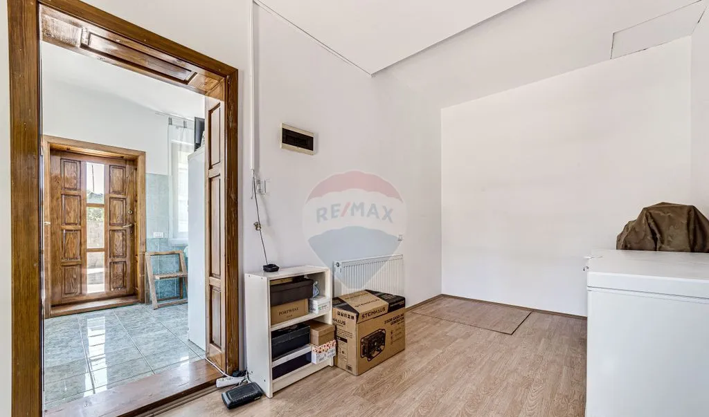 Casa cocheta de vanzare teren 954 mp posibil parcela