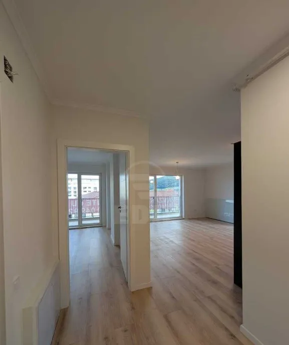 Apartament 3 camere semidecomandat zona Eroilor