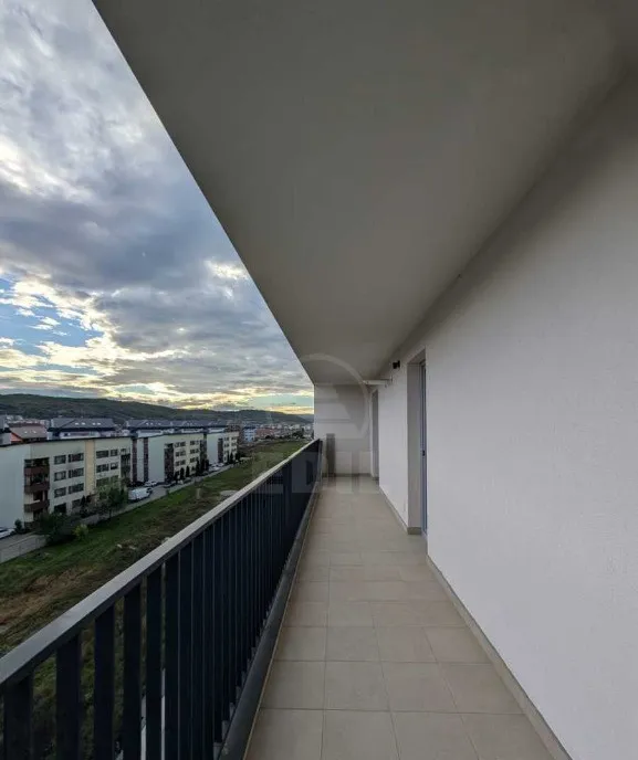 Apartament 3 camere semidecomandat zona Eroilor