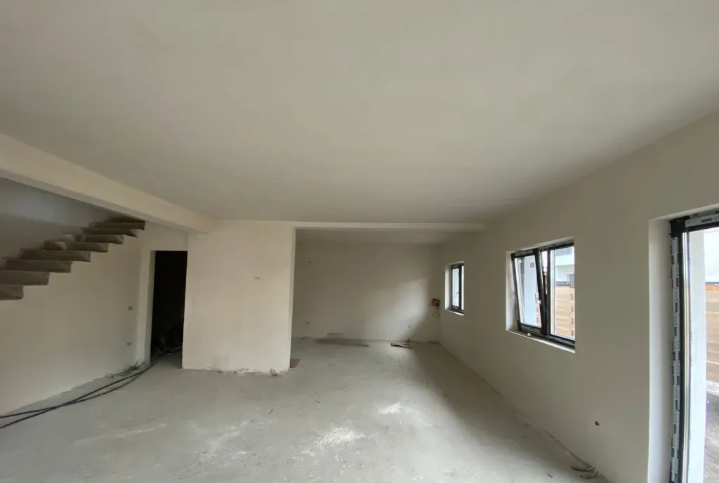 Constructie noua Casa cu 5 camere si terasa circulabila Subcetate