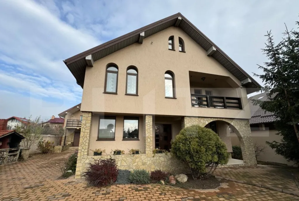 Casa impresionanta 250 mp cu gradina generoasa 1000 mp